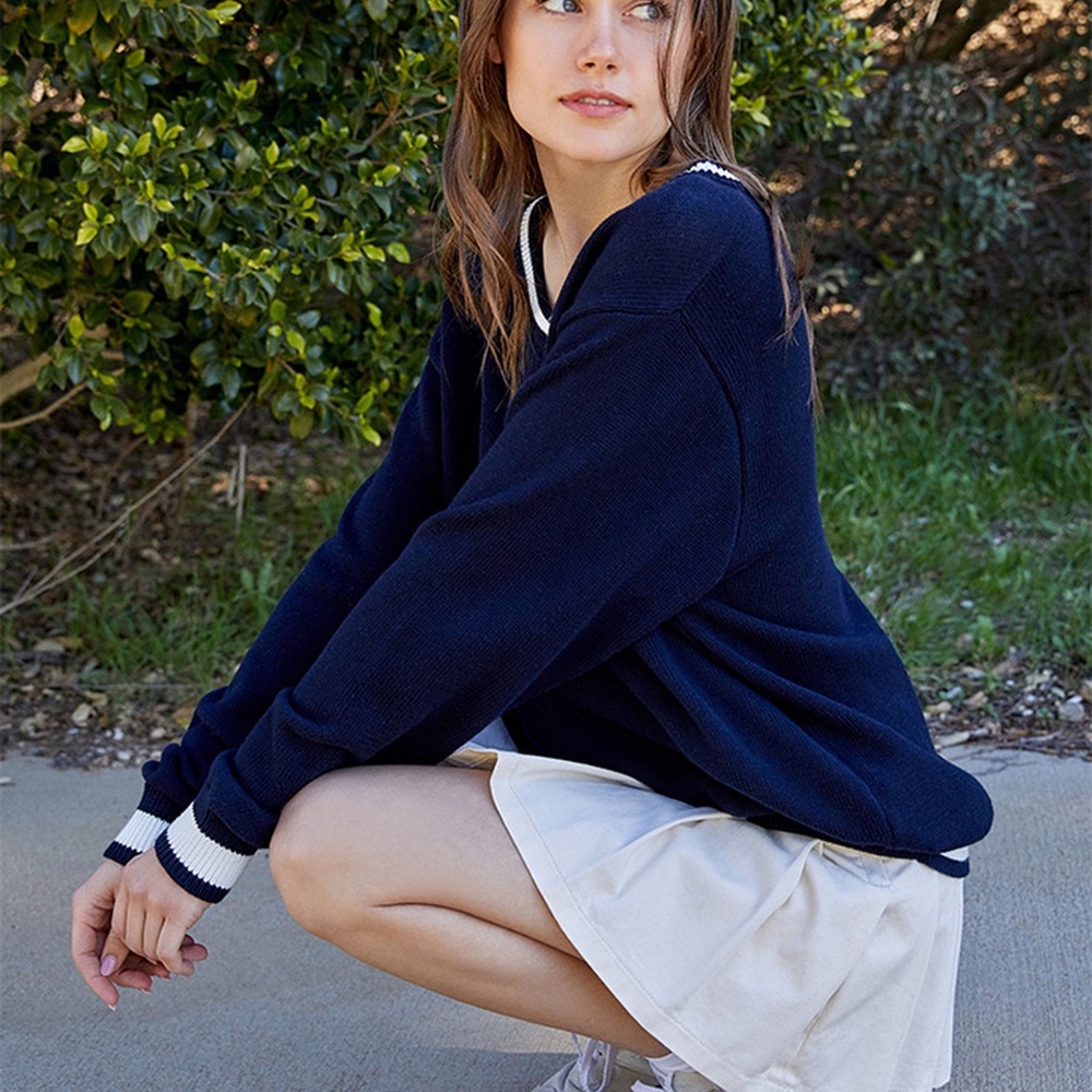 BRANDY MELVILLE  FOR JOHN GALT OVERSIZED NAVY PULLOVER V-NECK SWEATER